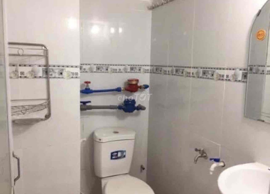 Rent the room, 350 yards from the economy, private toilet, now free.