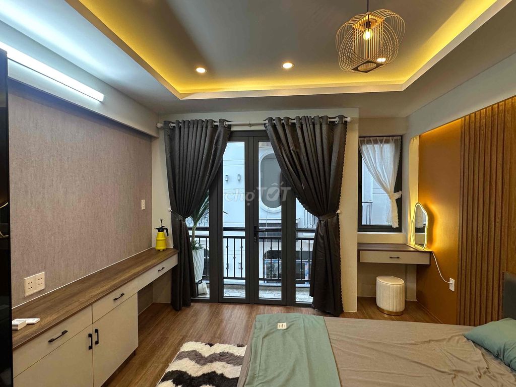 High-level boarding room, new building, now free