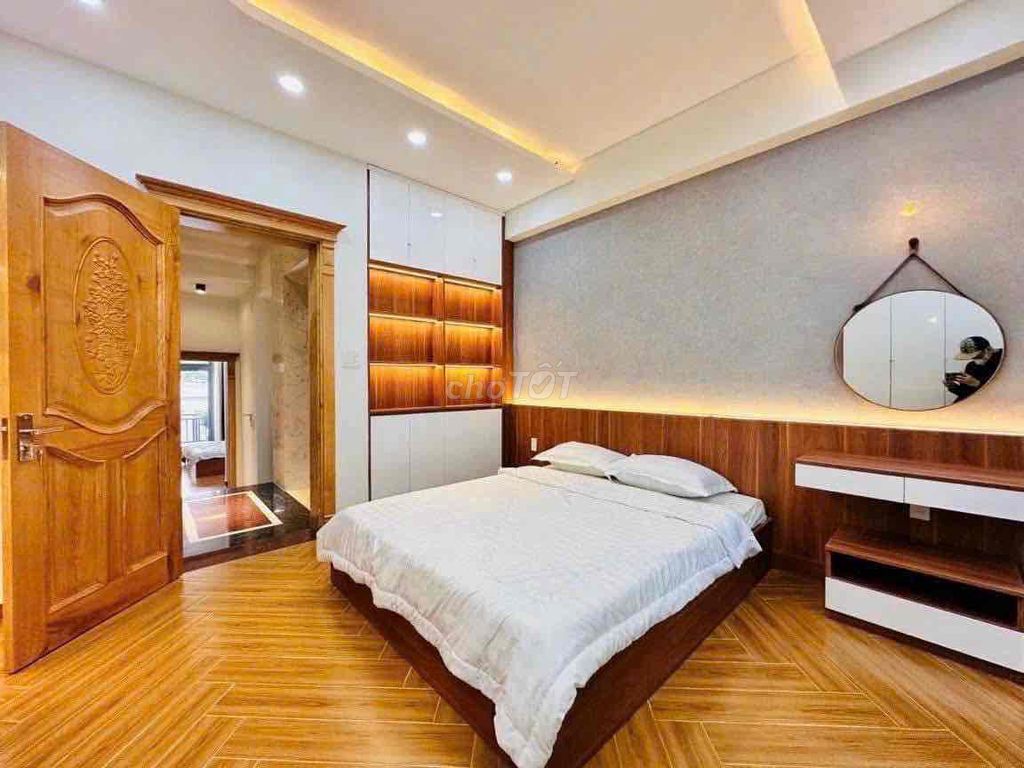 The street has Nguyễn Oanh elevator (4 x18 m) 4 bedrooms Full House 6 million