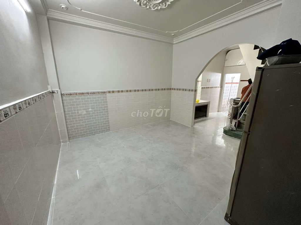 Renting the entire Minh Phụng, old 11th.