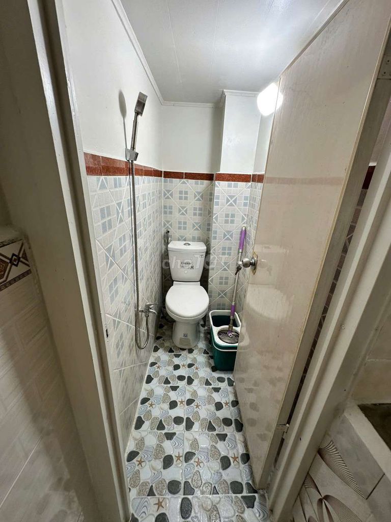 Renting the entire Minh Phụng, old 11th.