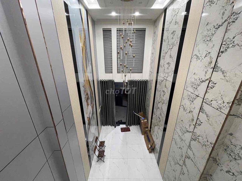 A beautiful new home in front of Qq02012.