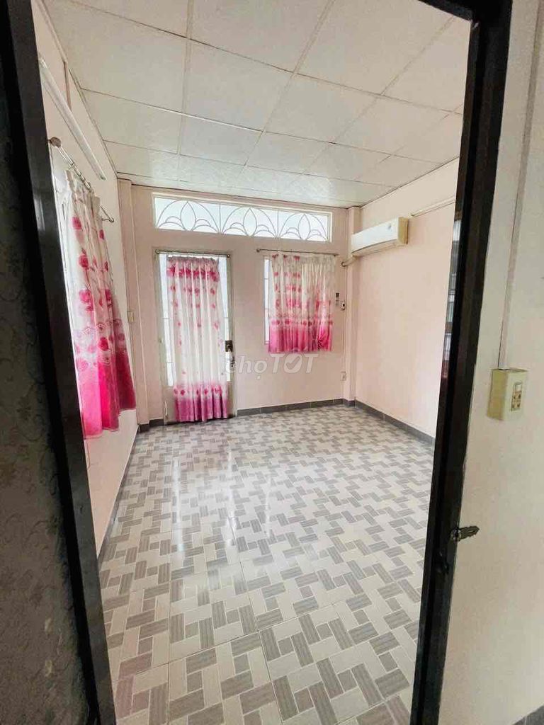 - Nguyễn Thiện Thuật Q-0 District 3 - 42 m2 second floor bedroom - 17 million
