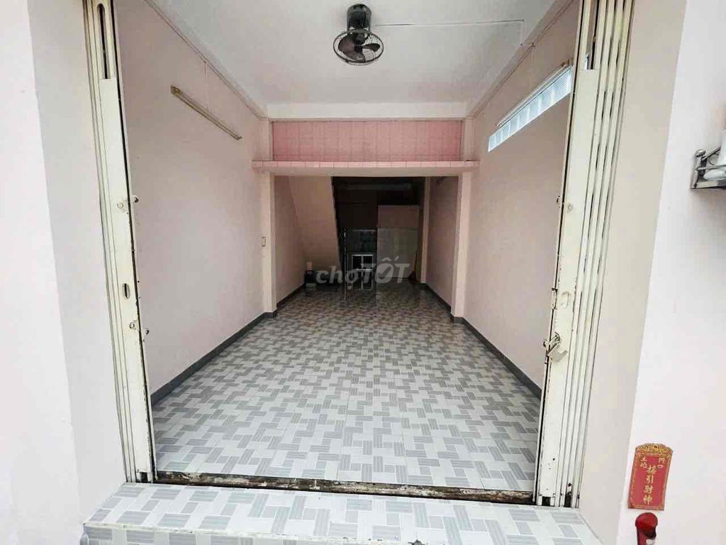 - Nguyễn Thiện Thuật Q-0 District 3 - 42 m2 second floor bedroom - 17 million