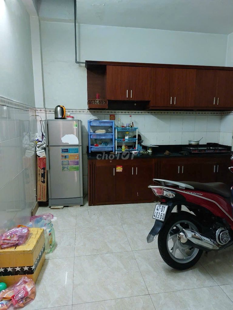 Rent an entire building in the 143 Gò Dầu alley.