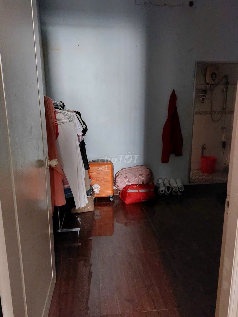 Rent an entire building in the 143 Gò Dầu alley.