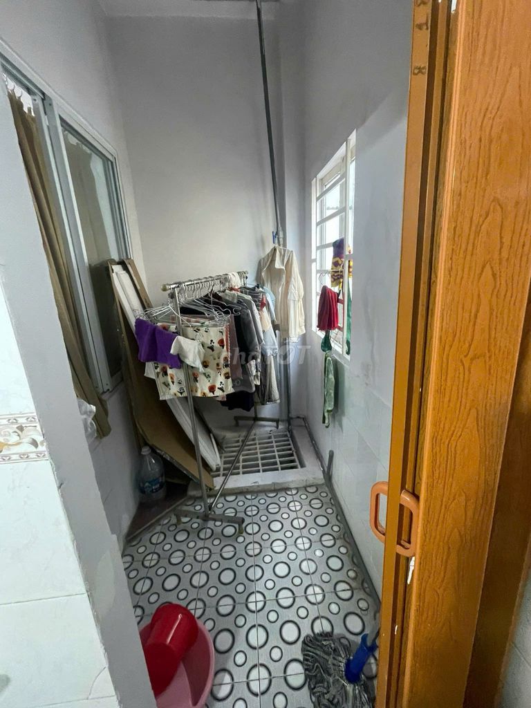 Rent an entire building in the 143 Gò Dầu alley.