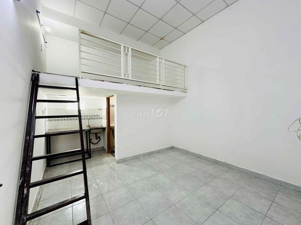 Nice new place to stay, clean and clean, close to hui.
