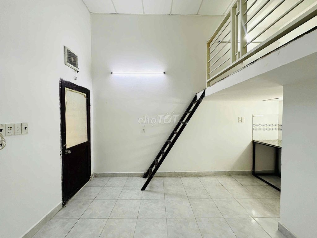 Nice new place to stay, clean and clean, close to hui.