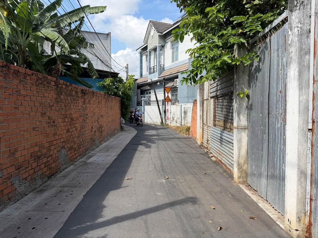 Rent Phan Đăng Lưu, New An, Oil Queen One, 4 million a month.