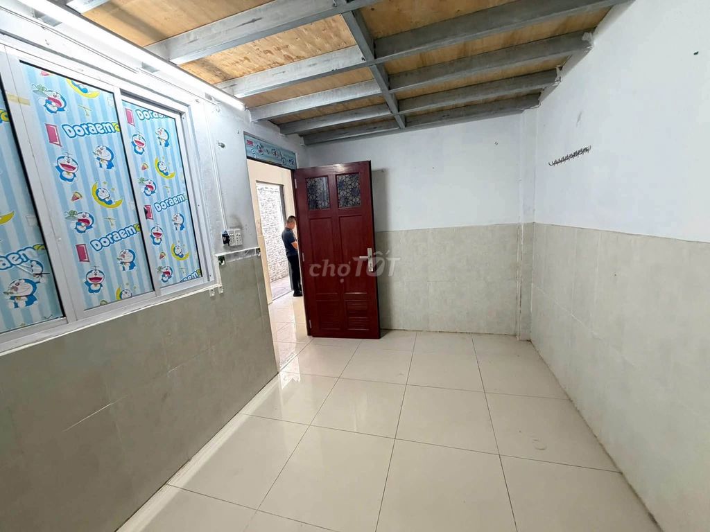 Rent Phan Đăng Lưu, New An, Oil Queen One, 4 million a month.