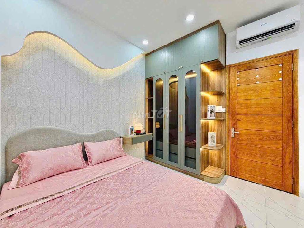 Nice place. 1 7th floor bedroom. 4th floor toilet. 15 million.