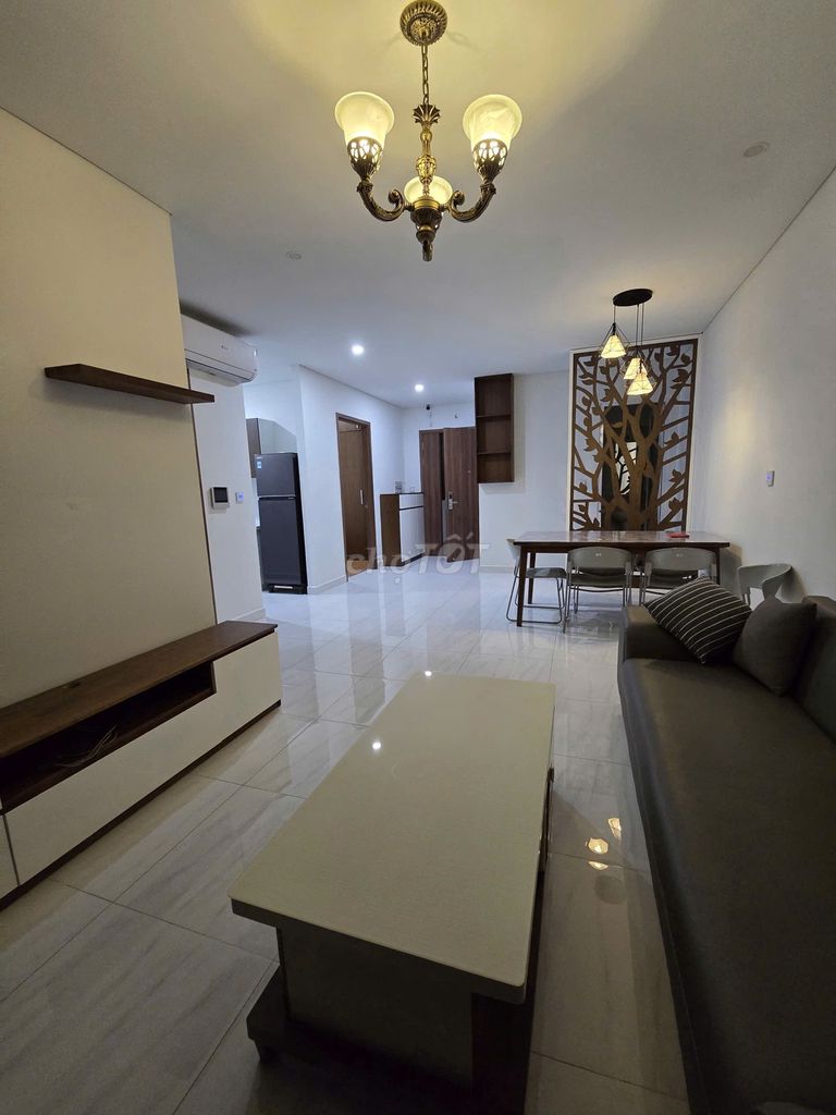 Share's back in one room in two bedrooms. Two toilets. D-Vela District 7