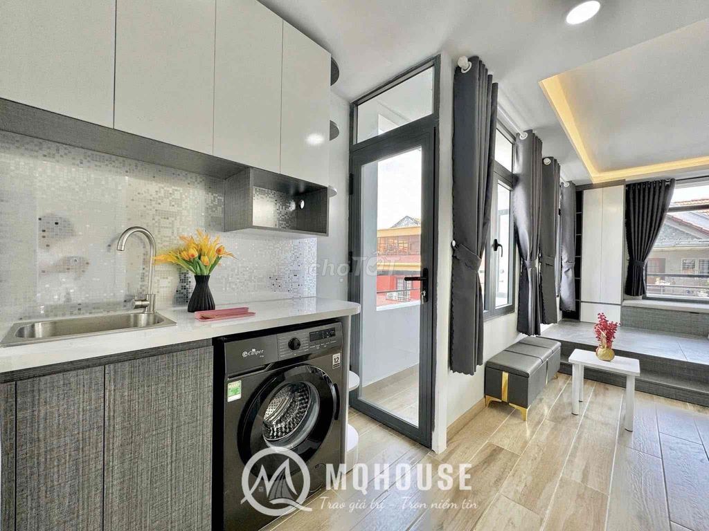 Rent Mini's Fair House right at the heart of the 10th District.