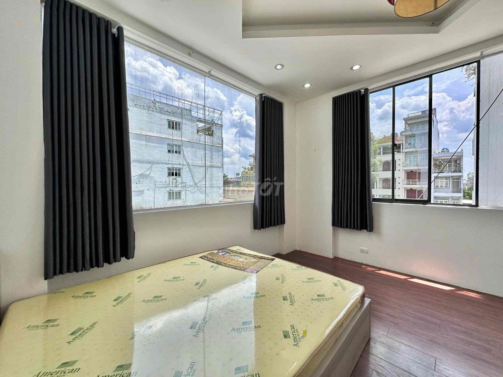 Rents a super cheap Nguyễn Thị Minh Khai apartment