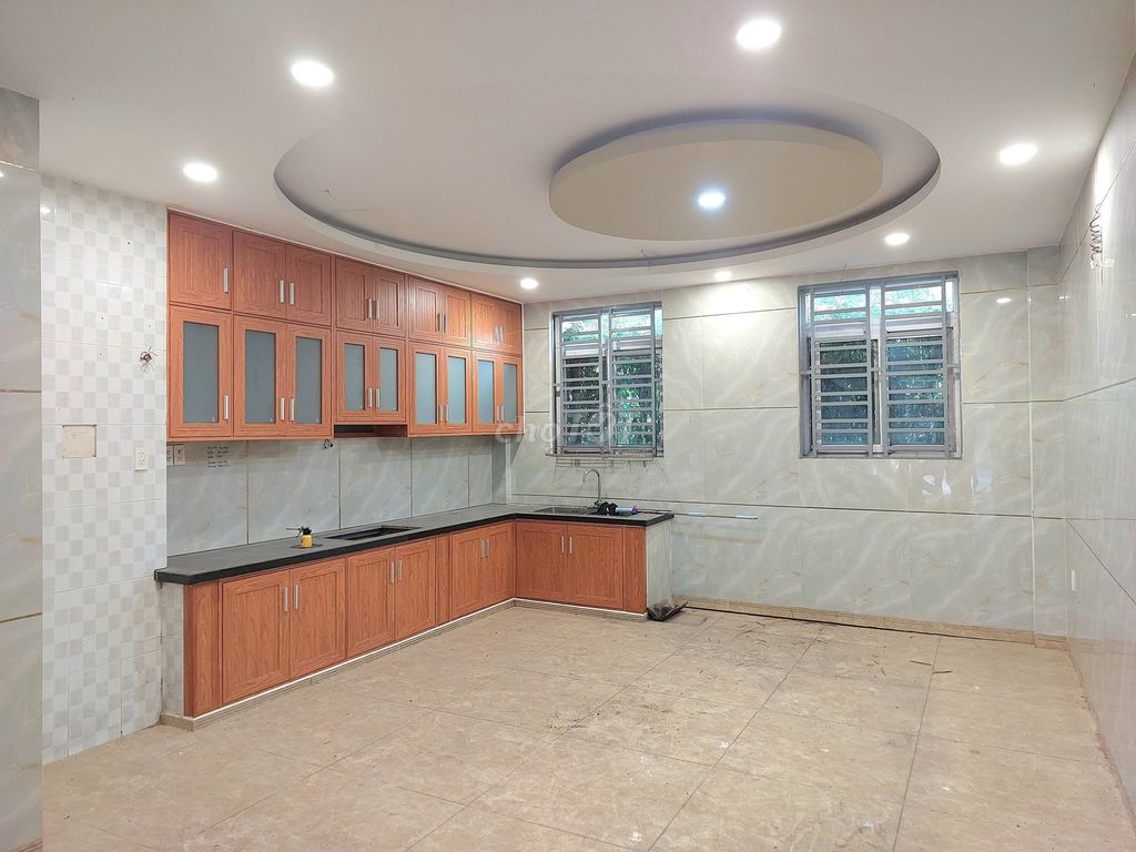 Rent the entire apartment. Three-story 3th floor. 550 Thống Nhất.