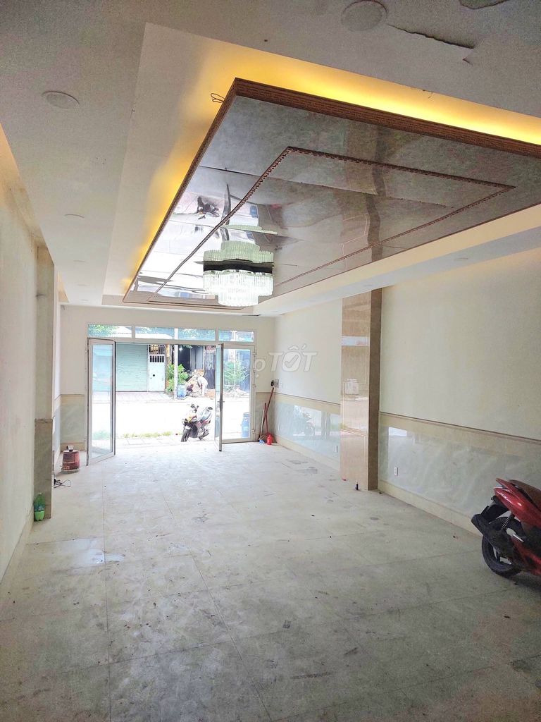 Rent the entire apartment. Three-story 3th floor. 550 Thống Nhất.