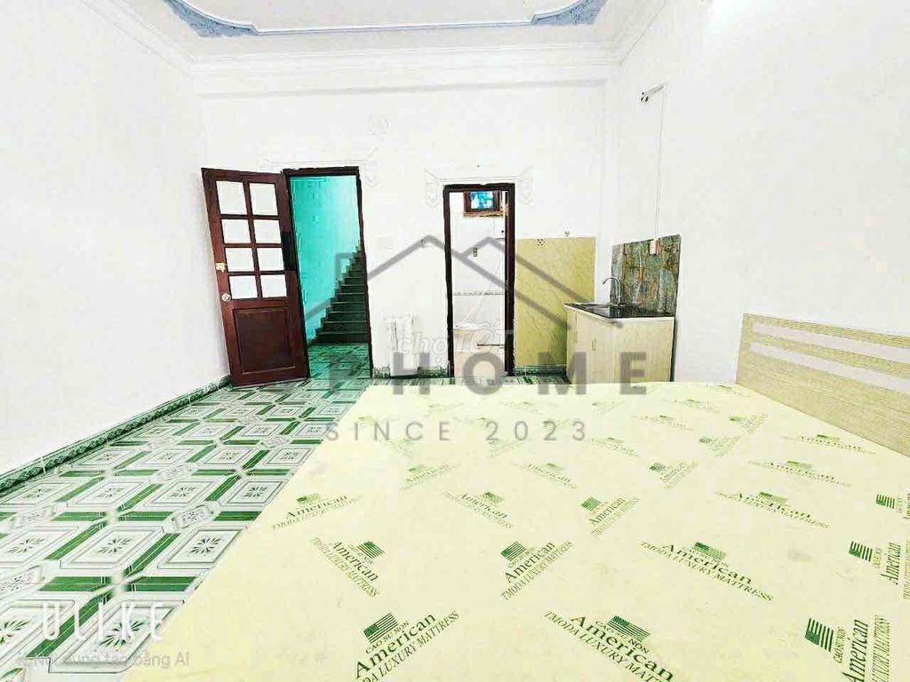 The full interior lodge room • has balconyatum cost hessv • near uth huflit