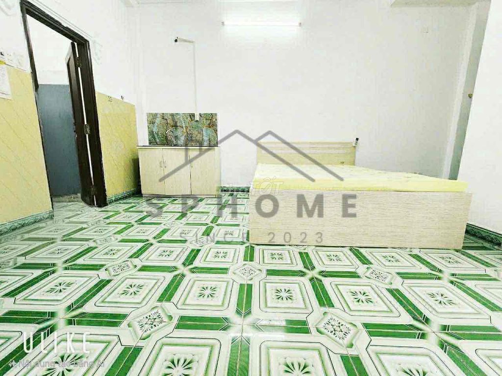 The full interior lodge room • has balconyatum cost hessv • near uth huflit