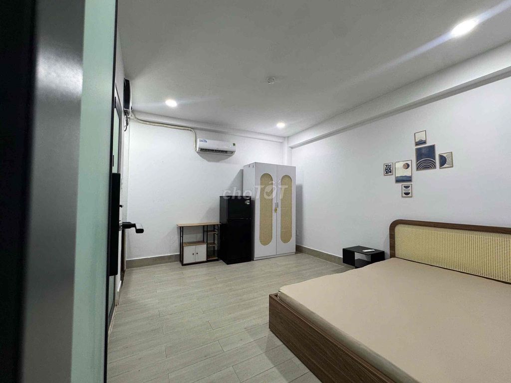 rents studio full of super-wide car vault near lotte mart — 14 N