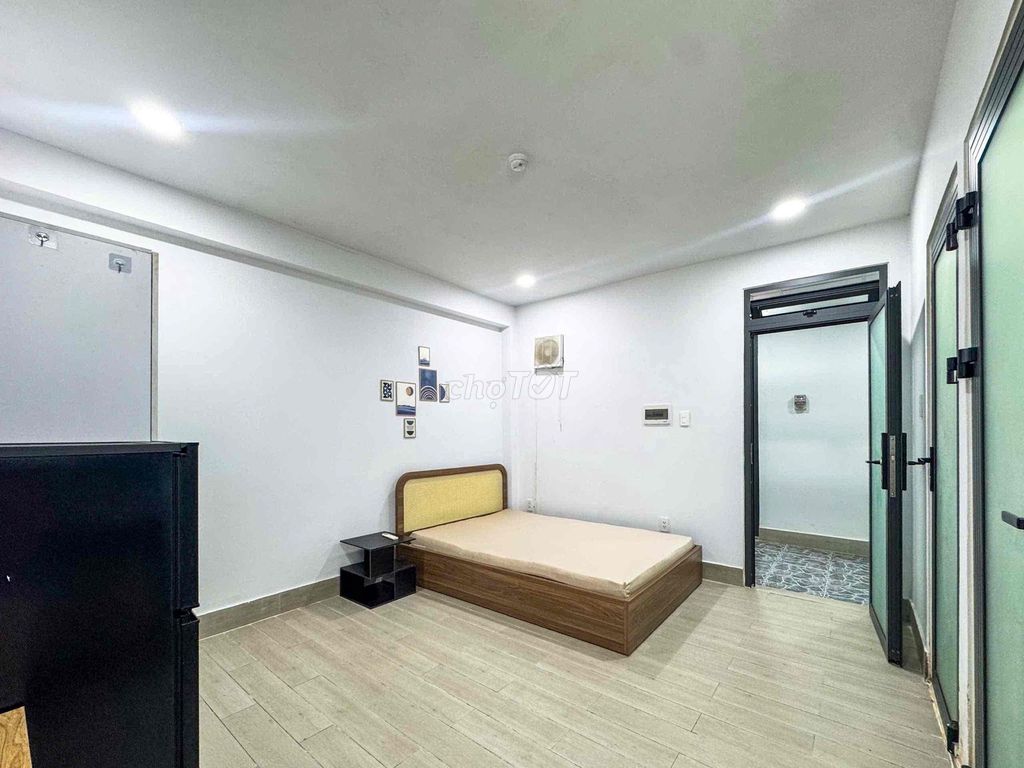 rents studio full of super-wide car vault near lotte mart — 14 N