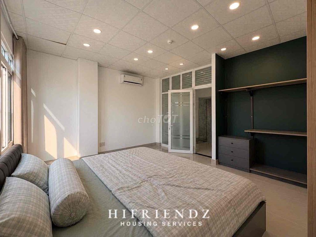 One bedroom - two full bedrooms built 100 percent of the coordinates right at the metro blessings station