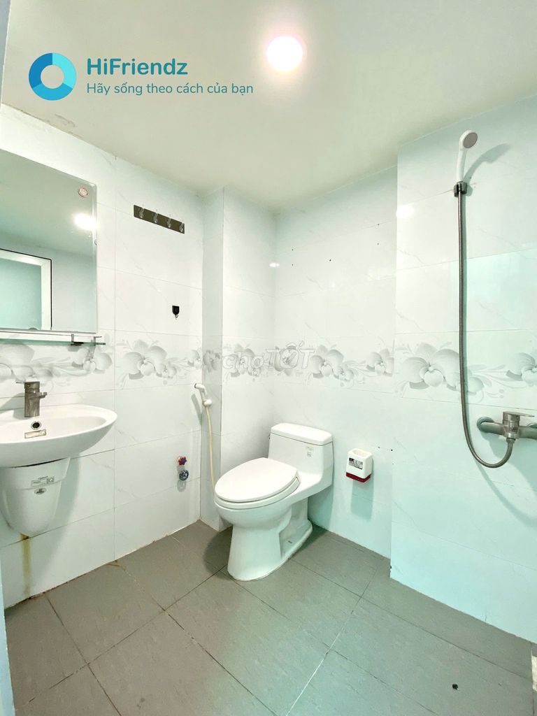 Two bedrooms full of furniture, private washing machines, Nguyễn Xí. Real ones, real ones.