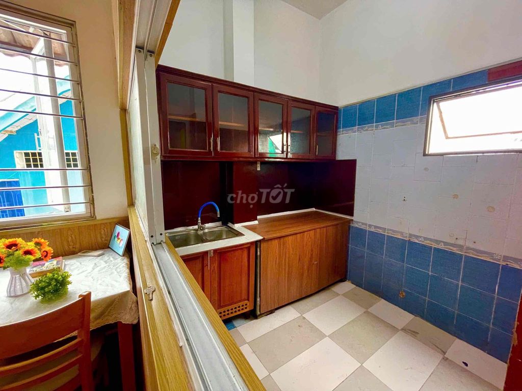 Room with full furniture cut open, kitchen plus board attack in sulfur to attack