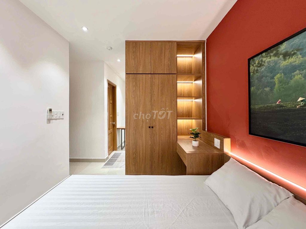Rent the studio full clean, cool, super-centered interior to the center.
