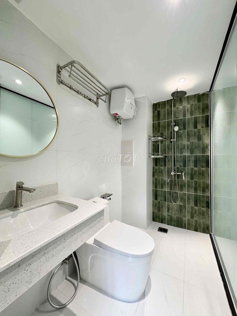 Rent the studio full clean, cool, super-centered interior to the center.