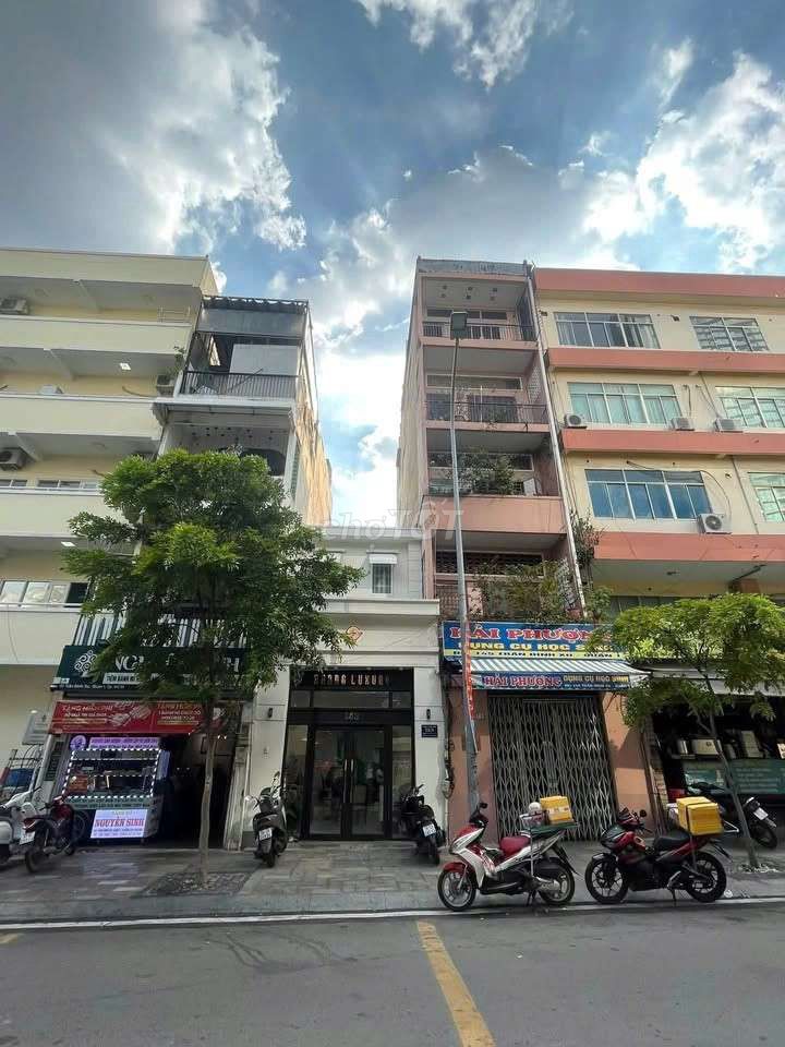 1st nguyễn trãi District 1. 4 X20 M 1 floor, 40 million.