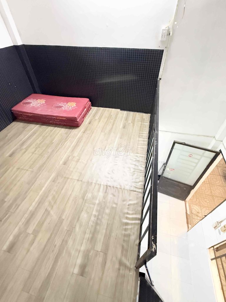 The entire interior, the B village of college is three kilometers from tdt. tnmt 4km