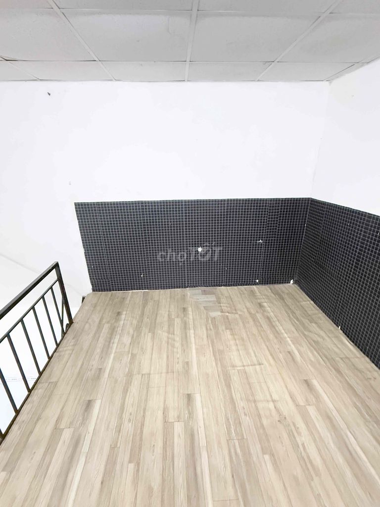 The entire interior, the B village of college is three kilometers from tdt. tnmt 4km