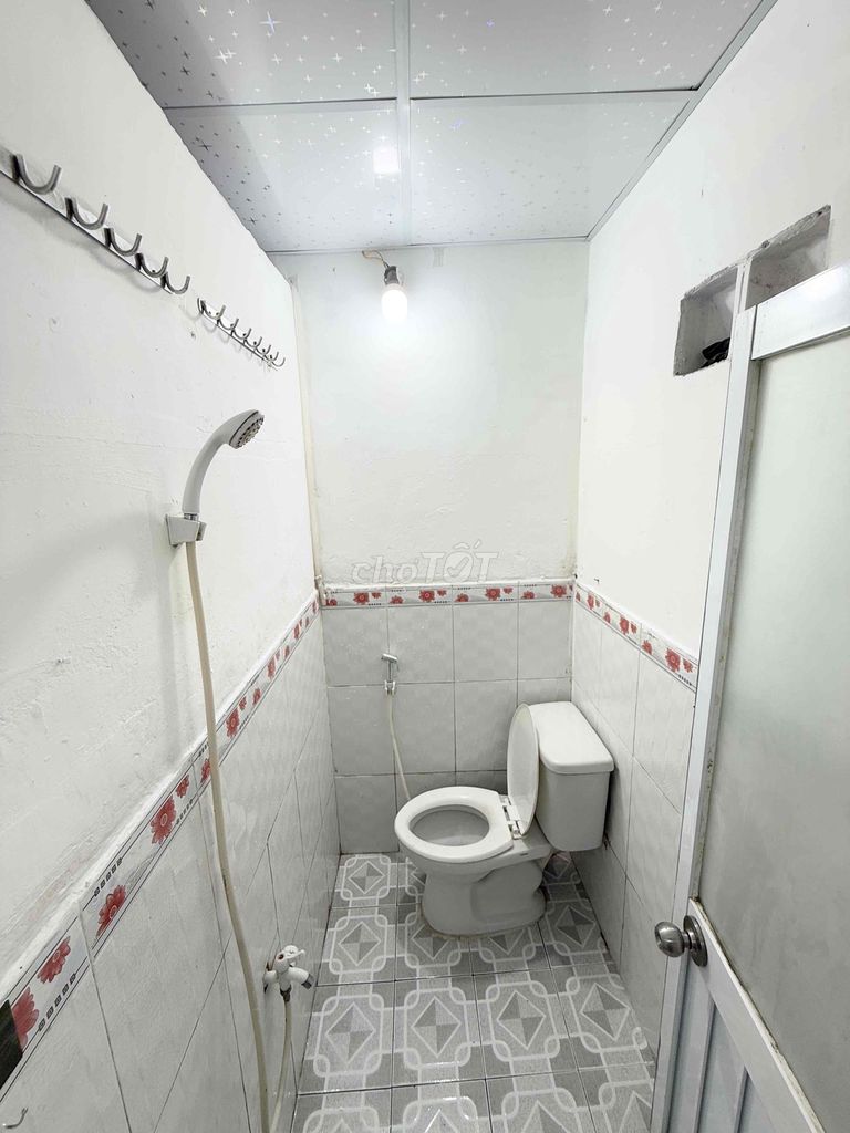 The entire interior, the B village of college is three kilometers from tdt. tnmt 4km