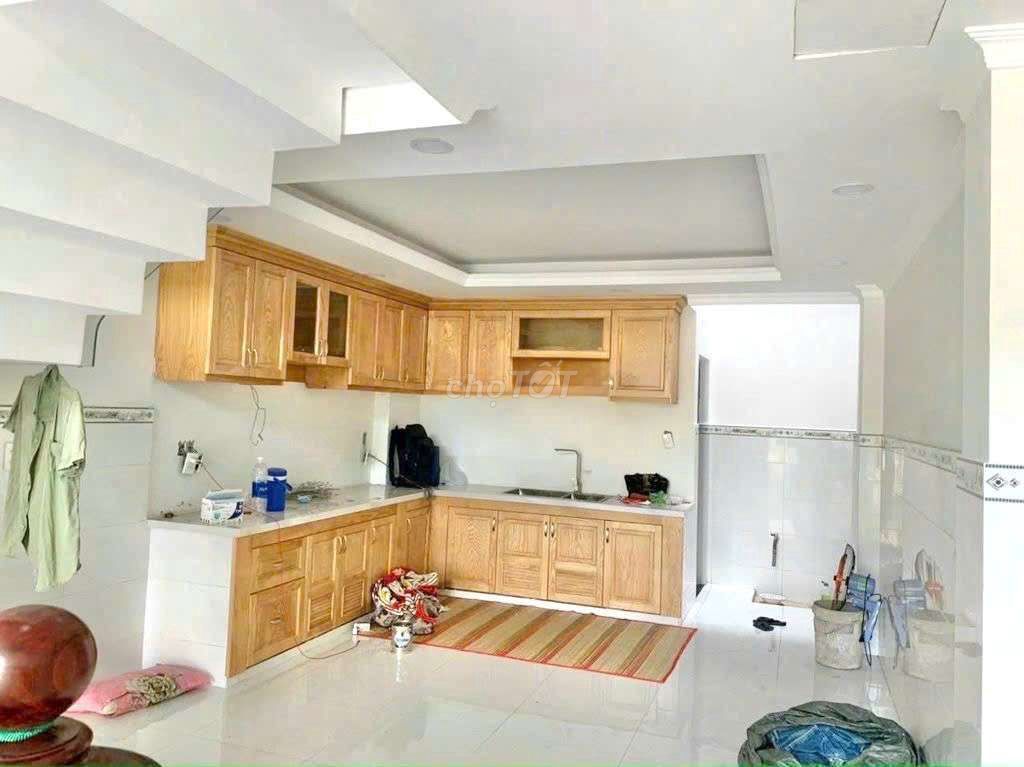 It was the owner who rented four... nice houses in the 18 B Street sync.