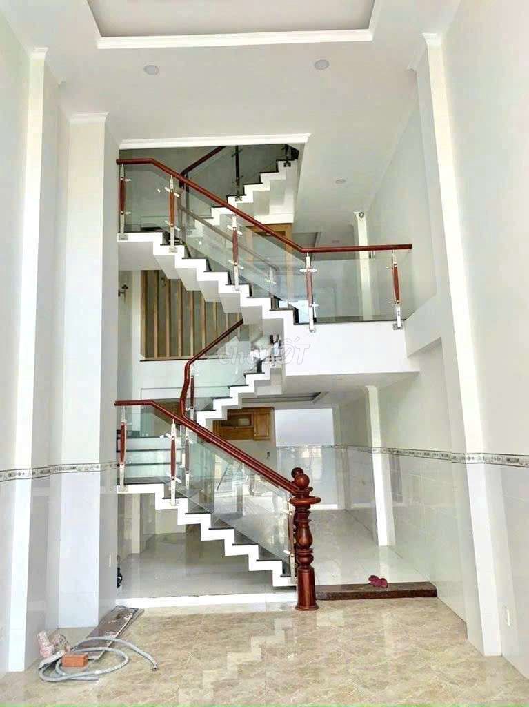It was the owner who rented four... nice houses in the 18 B Street sync.