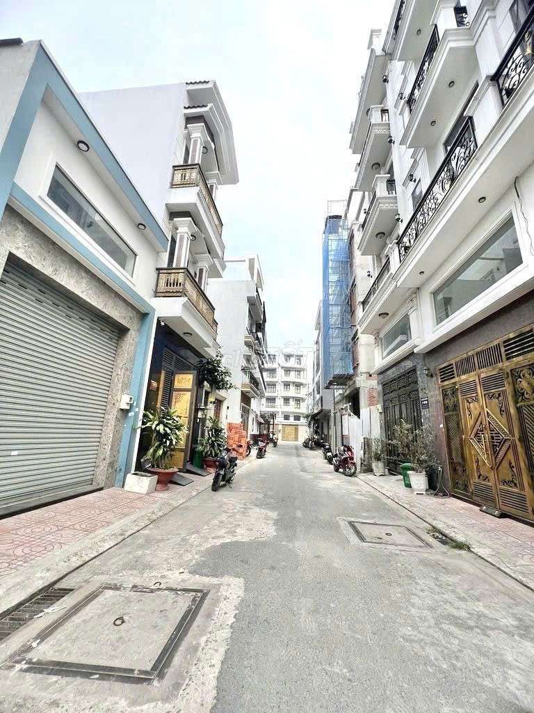 It was the owner who rented four... nice houses in the 18 B Street sync.