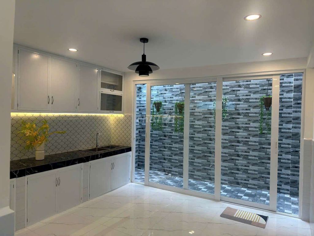 Rent a Quốc Lộ 50 area. 3 Room 2 toilets