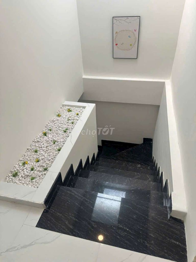 Rent a Quốc Lộ 50 area. 3 Room 2 toilets