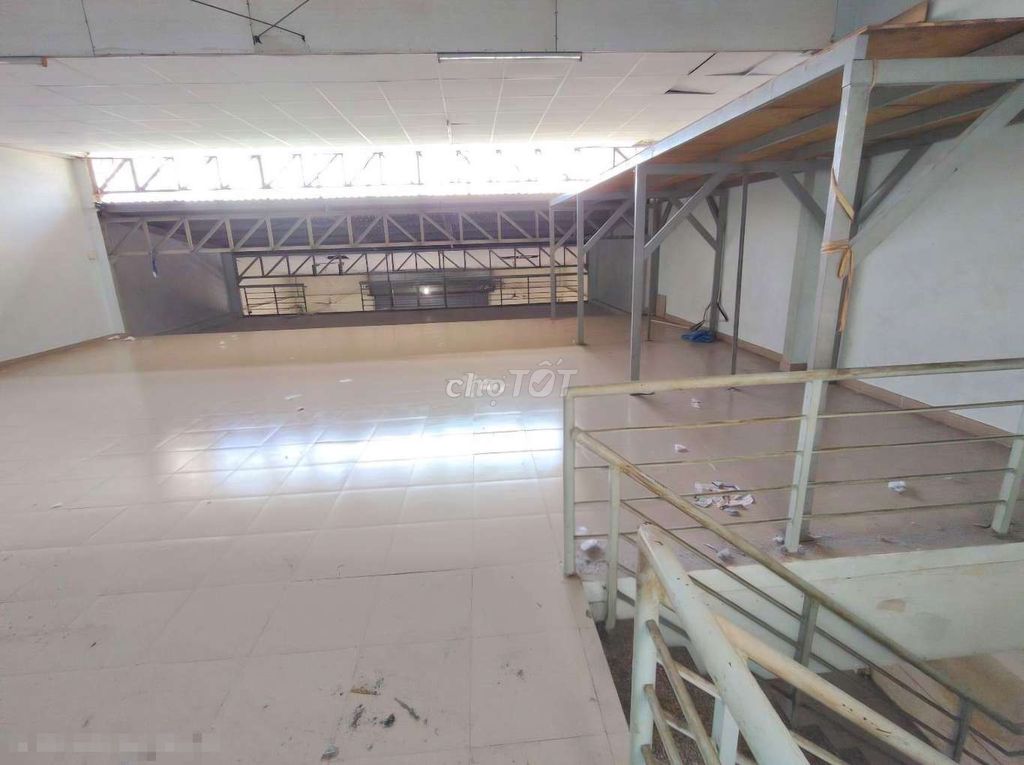 500 M2, 20 meters, 10 x 30, 1 floor, 3 Pax