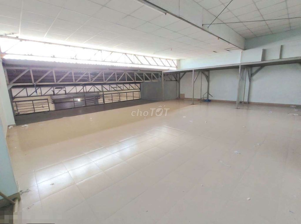 500 M2, 20 meters, 10 x 30, 1 floor, 3 Pax