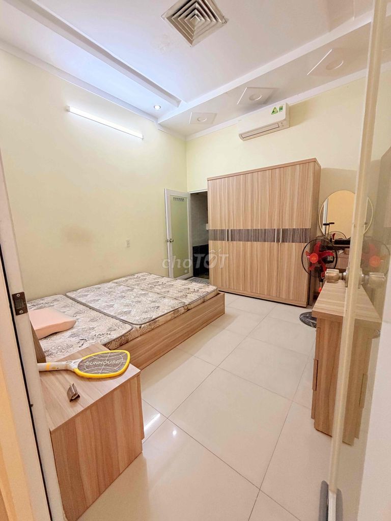 Rent Thạnh Lộc area 12 x 18 meters car yard 4 bedroom 5 toilets