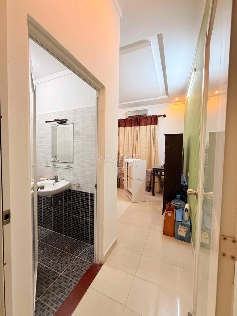 Rent Thạnh Lộc area 12 x 18 meters car yard 4 bedroom 5 toilets