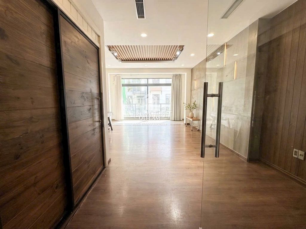 Rent a nice house near the airport full of luxury furniture, new home
