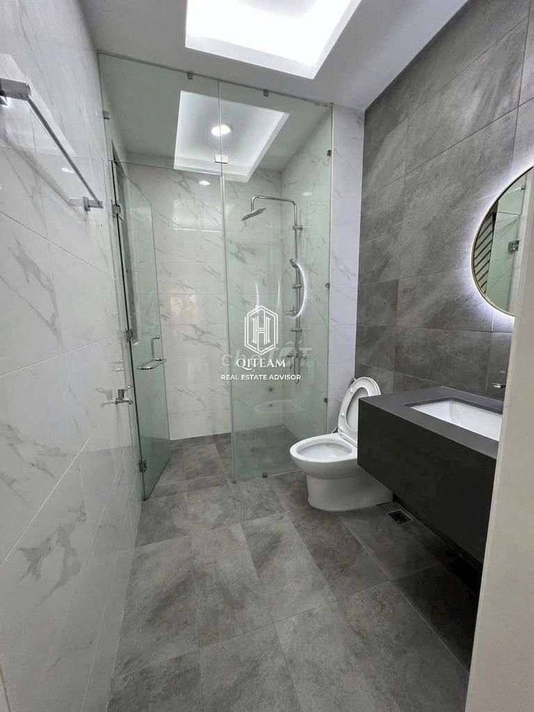 Rent a nice house near the airport full of luxury furniture, new home