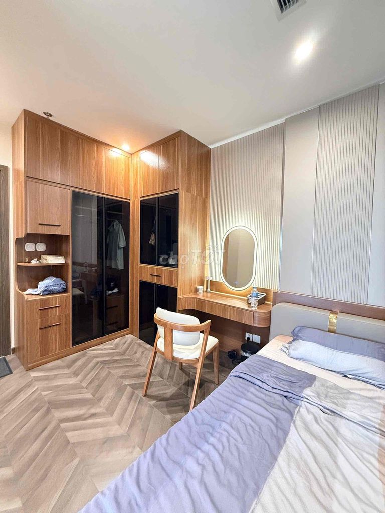 We'll rent out the Vinhomes Grand Park bedroom in nine.