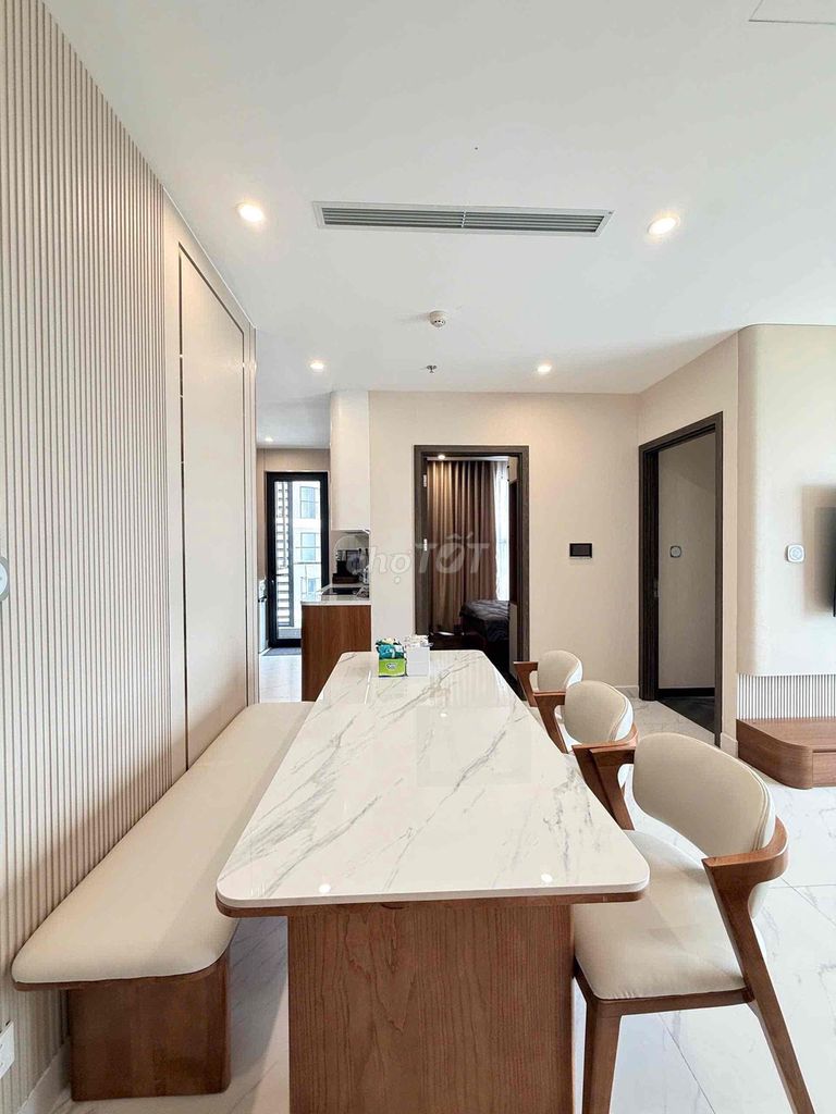 We'll rent out the Vinhomes Grand Park bedroom in nine.