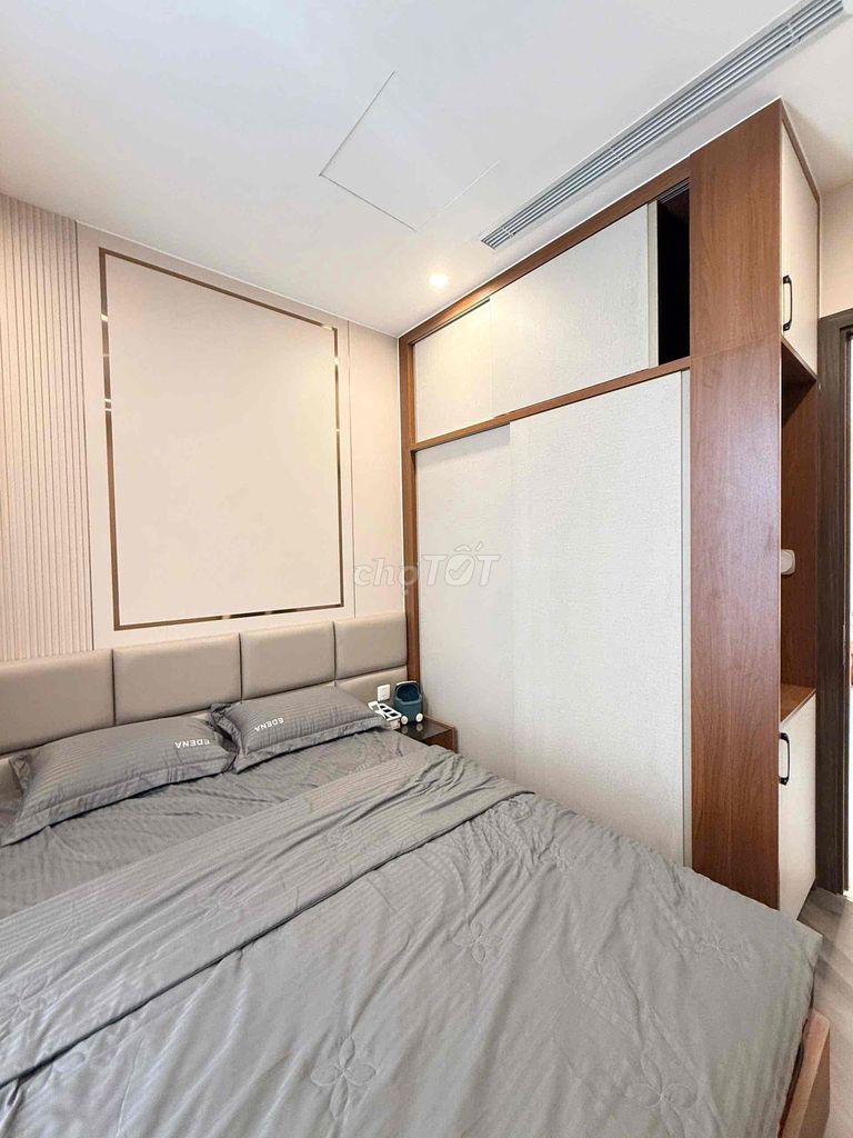 We'll rent out the Vinhomes Grand Park bedroom in nine.