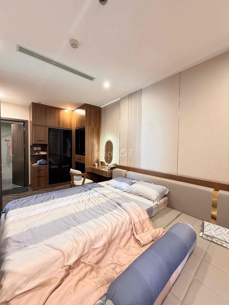 We'll rent out the Vinhomes Grand Park bedroom in nine.