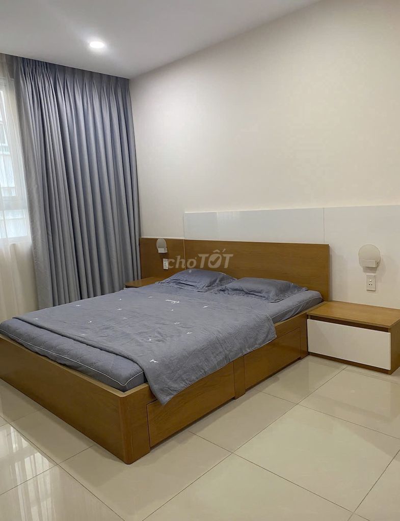 We can hire Him Lam. The big house is 86 meters. Two bedrooms.